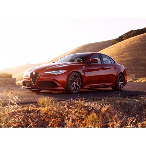 Alfa Romeo Giulia 2018 - the pattern of the interior