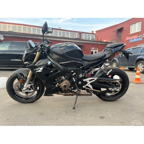 BMW S1000R 2023 - the pattern on the frame of motorcycle equipment