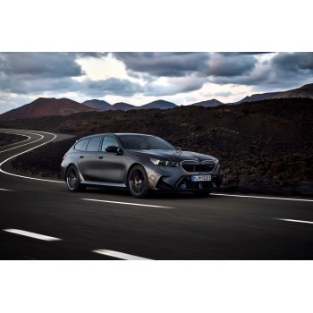 BMW M5 touring 2024 - the pattern of the interior