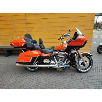 Harley Davidson Road Glide CVO Limited 2021 - the pattern on the frame of motorcycle equipment