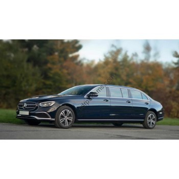 Mercedes Benz E Class limousine 2022 - the pattern of the interior