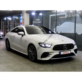 Mercedes Benz E Class Coupe 2022 - the pattern of the interior