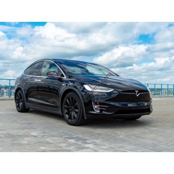 Tesla Model X (2017) - the pattern of the interior Tesla Model X (2017) - the pattern of the interior